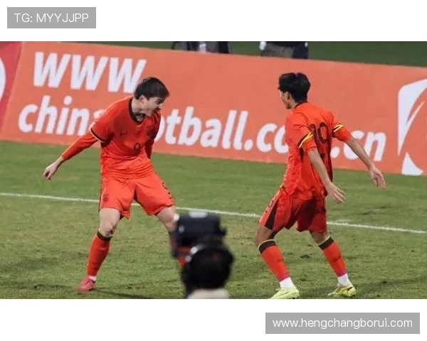 国家队关键战逆转取胜年轻球员崛起引发热议全国球迷关注赛季走势